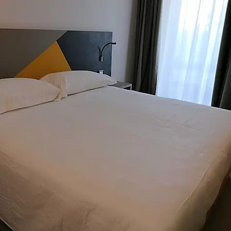 A Casa 招待所 宛图里那